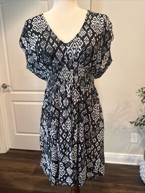 Old Navy Black & Cream Geometric Midi Dress Size Medium
